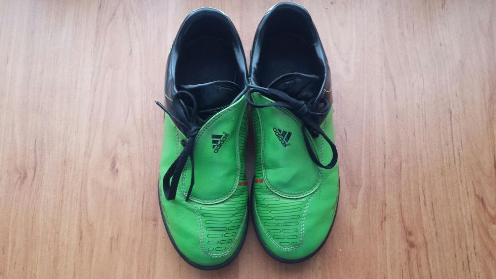 Футболни маратонки -Adidas,номер 36,5 ,размер на стелката 24 см