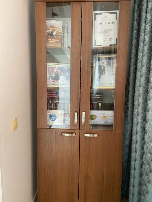Продам книжный шкаф в хорошем состояние