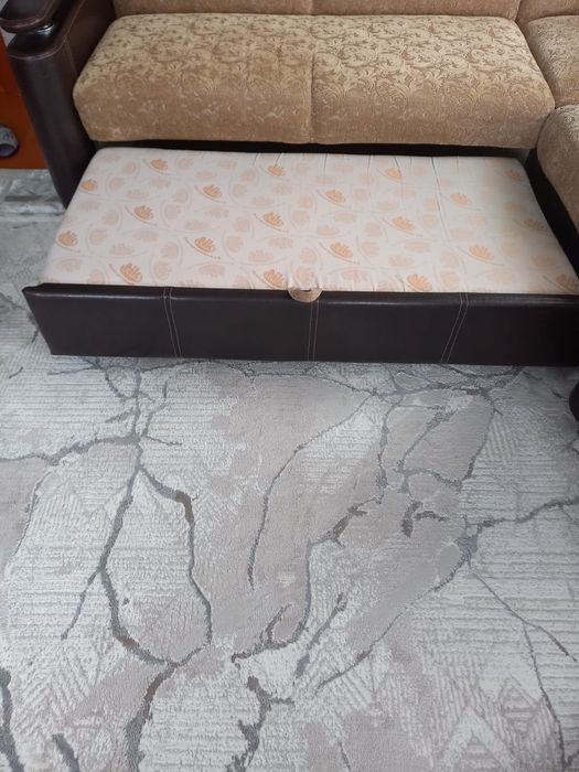 Продам угловой диван.