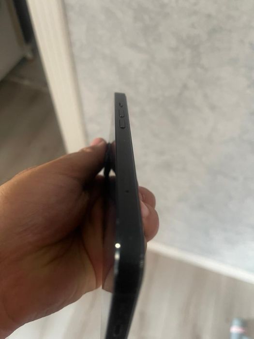 обменяю iPhone 13 на 128 ГБ. На вариант выше