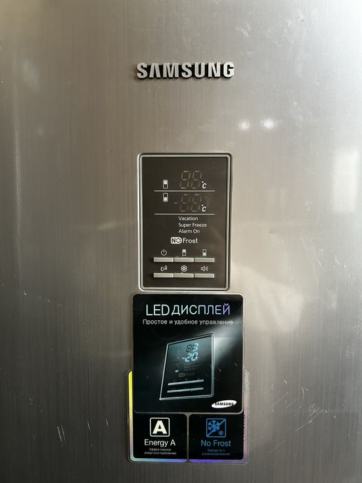 Холодильник Samsung