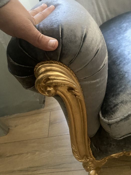 Страхотен Италиански диван