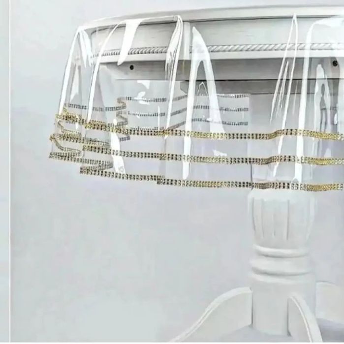 Клиенка и скатерть для стола.