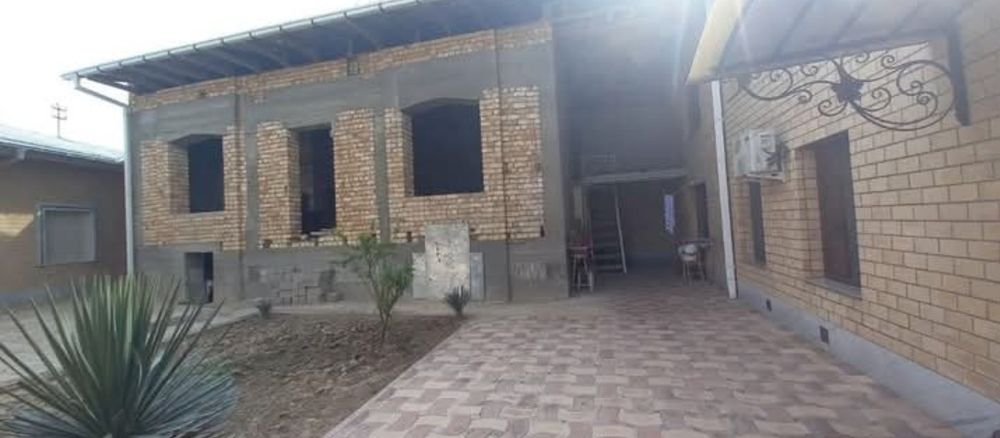 Продаётся  дом на 2 семьи