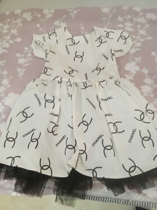 Рокля Shanel 5 г.- 30 лв.