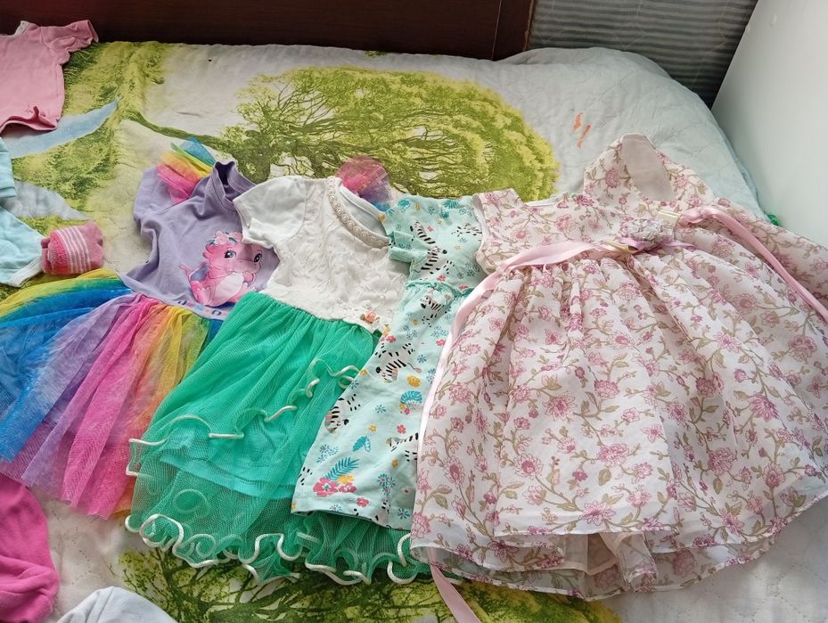 Отдам пакет вещей на девочку