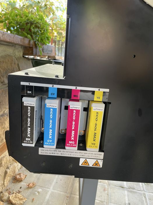 Roland SP-300V – широкоформатен принтер.