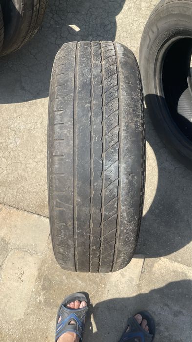 Шины 235/65/R17.