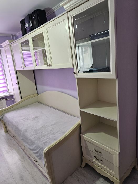 Продам спальный гарнитур