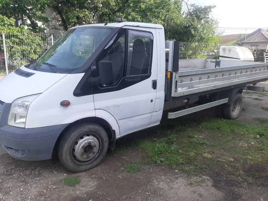 Peugeot Boxer. Ford tranzit