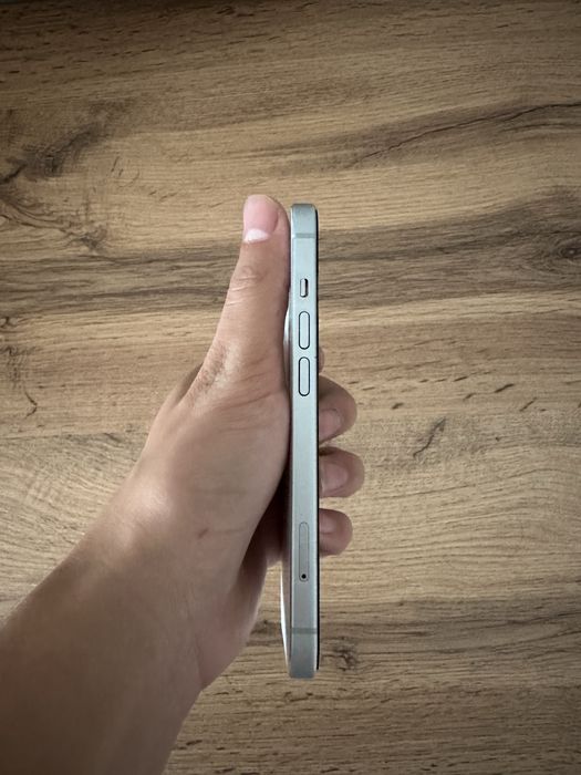 iPhone 15  128гб