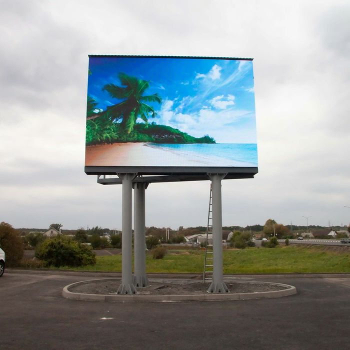 Led Ekran Monitor Tashqi reklama Poligrafiya