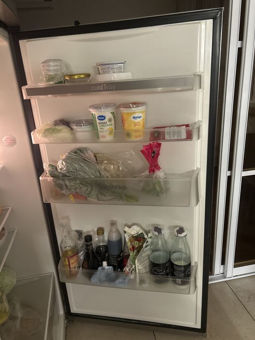 Холодильник с морозильной камерой