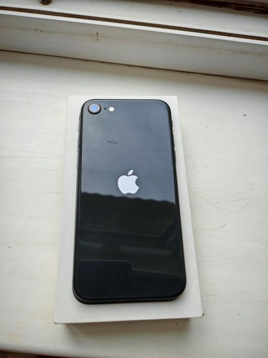 Iphone SE 128гб сатылады.