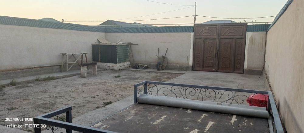 Срочна участка сотилади