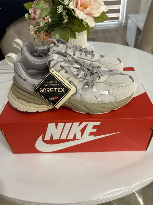 Nike V2K RUN дамски маратонки