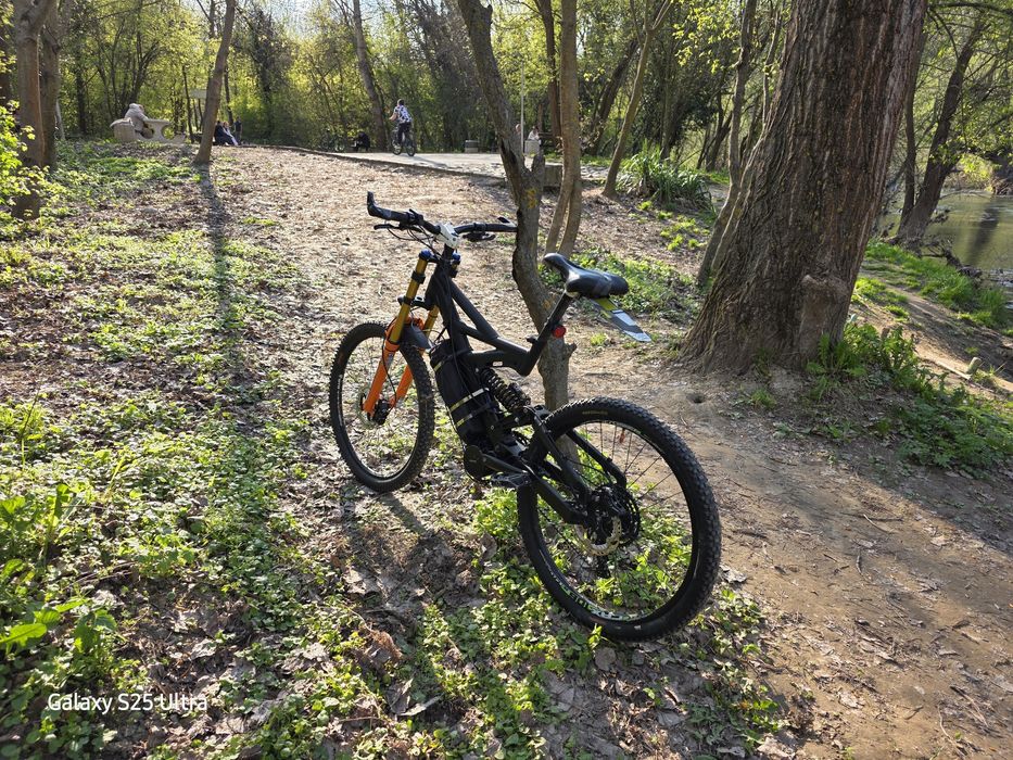 Мощен Custom Downhill E-bike Повечето части са нови!