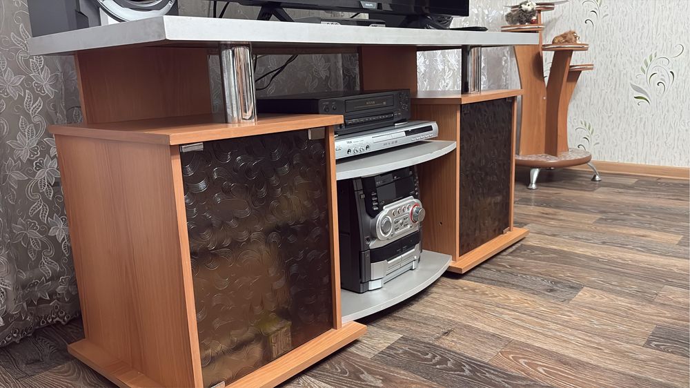 Продам тумбу под телевизор