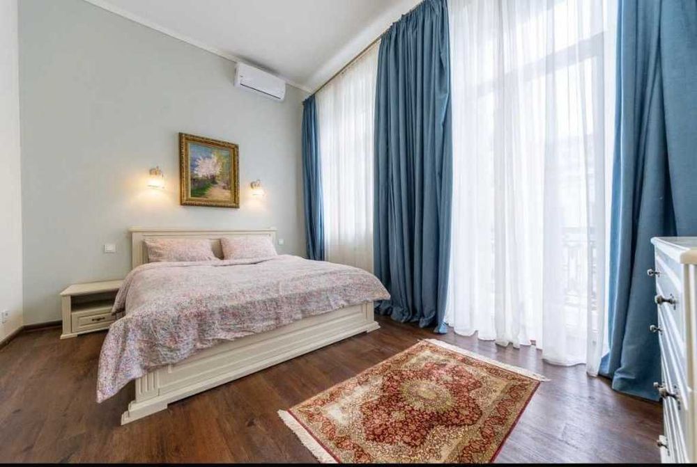 Дава се под наем Двустаен апартамент в София, Център - 70 кв.м за 561 € - Снимка #2