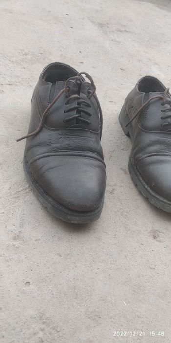 Oyoq kiyim holati Zur Kop kiyilmagan yangidek turibdi ichi mexle Zur