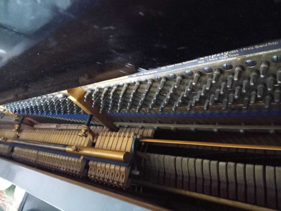 Pian vertical Julius Blüthner – Leipzig