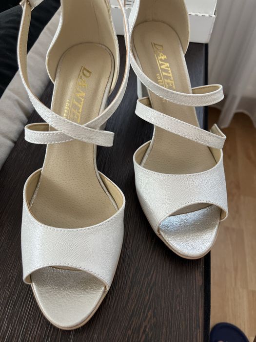 Sandale cu toc, marimea 39, calapod mai mare