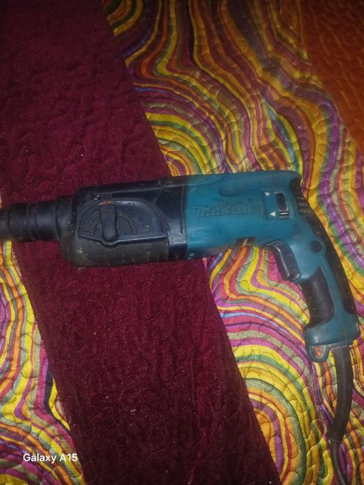 Vând - Rotopercutor Makita hr2470 -   flex Putere: 2000 W