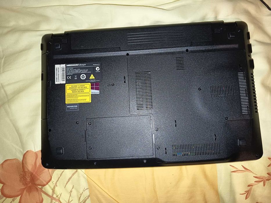 Laptop Medion Akoya Core i3 3120m, display mare de 17,3 inch, 4gb ram