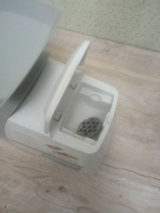 Продаётся электромясорубка фирмы Bosch