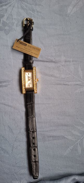 Дамски часовник Hachette – златист, Swarovski кристали