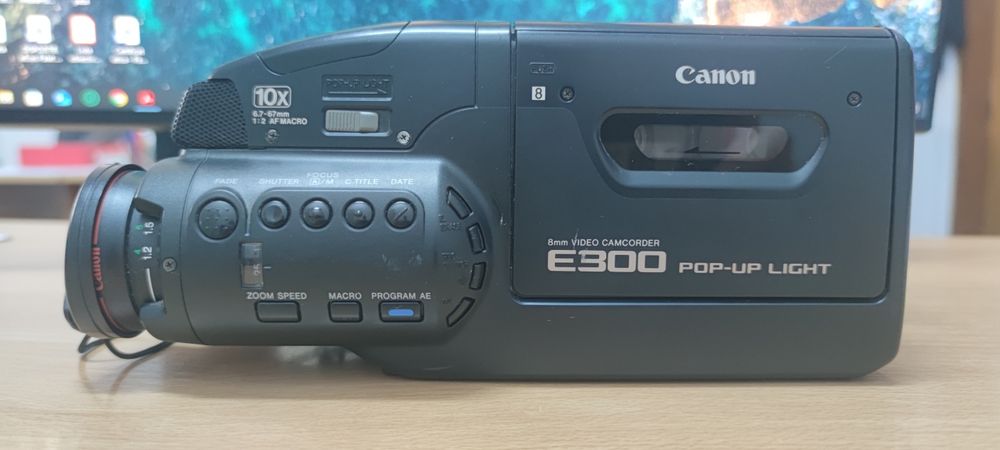 Camera Canon E300