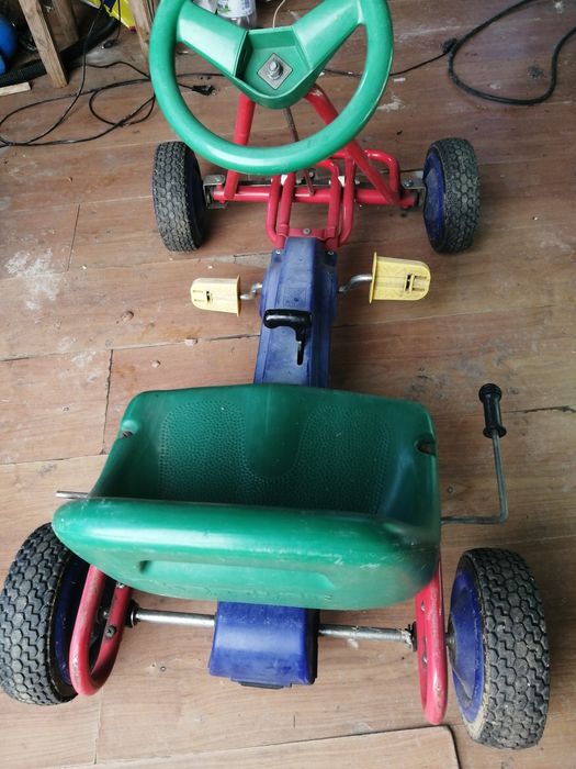 Kart cu pedale pentru copii