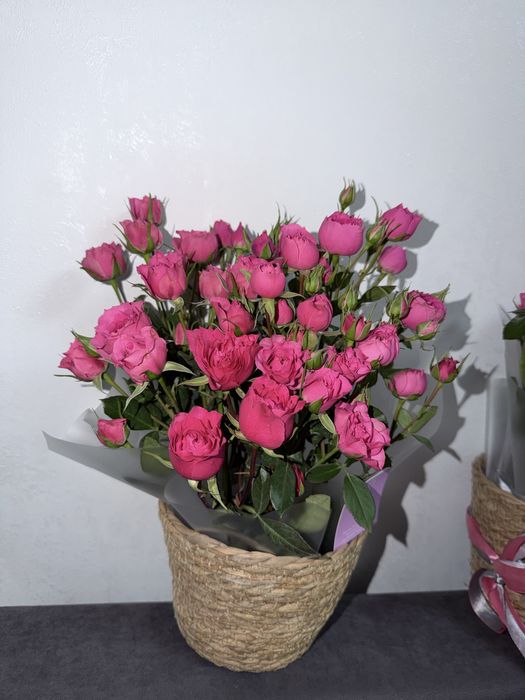 Цветы свежие,кустовые розы