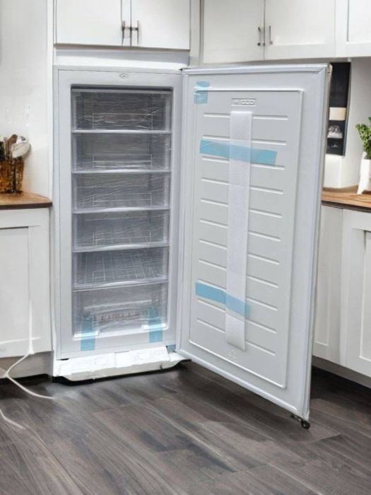 Aiwa  вертикальная морозильная камера 180 литров 6 полочная