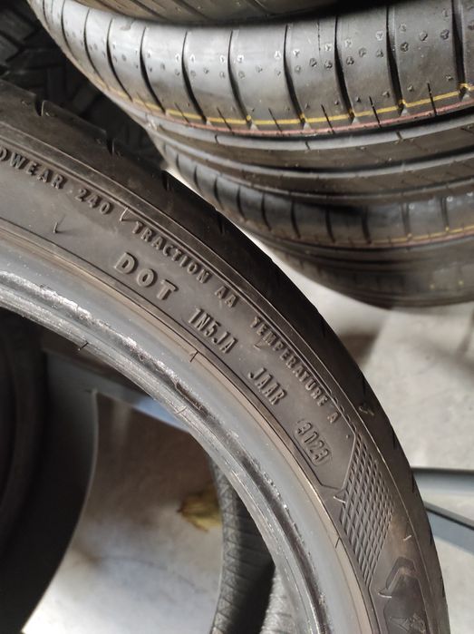 225/40/19 Goodyear