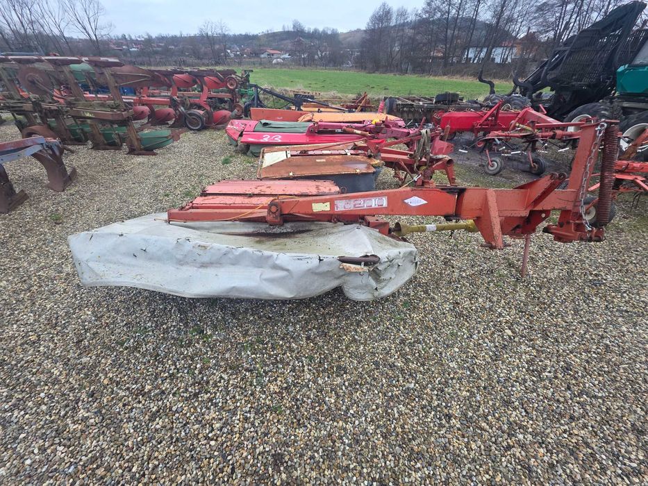 Cositoare rotativa multidis kuhn 2m in tiranti la tractor cu ravasitor