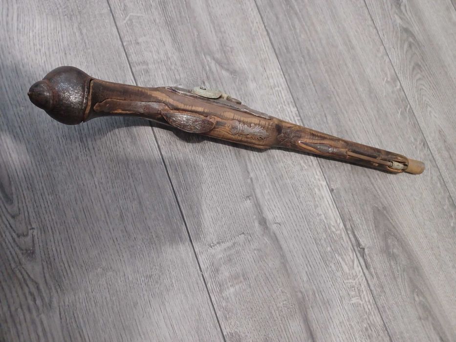 Стар капсулен пищов