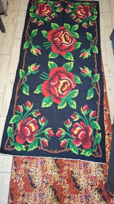 Covoare țesute manual