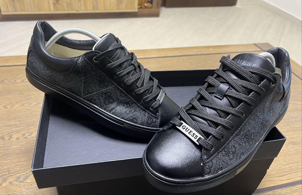 Обувки GUESS  42