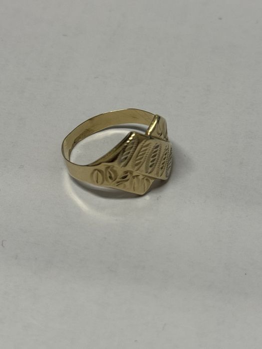 златен дамски пръстен 1.75гр 14к 585