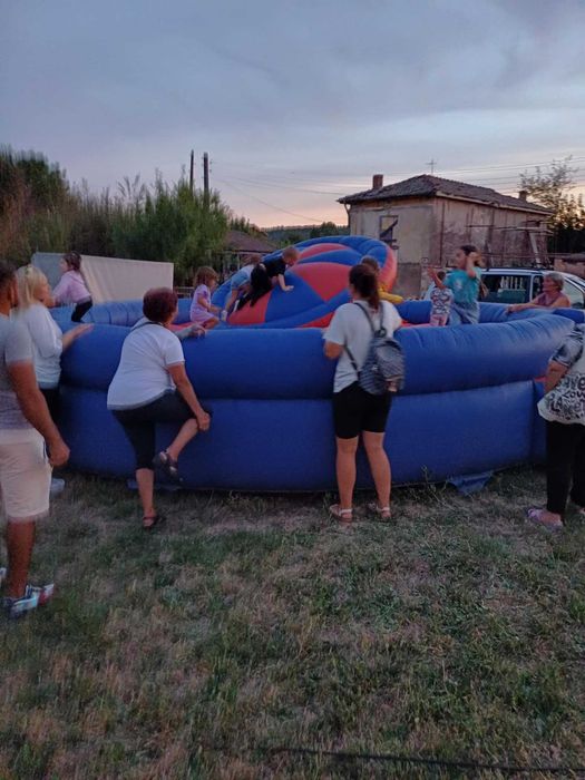 Надуваем  Батут.