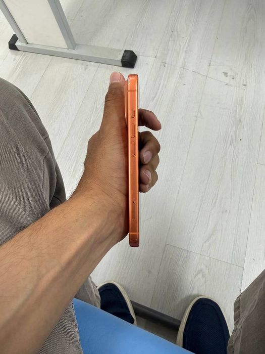 iPhone 17 pro orange