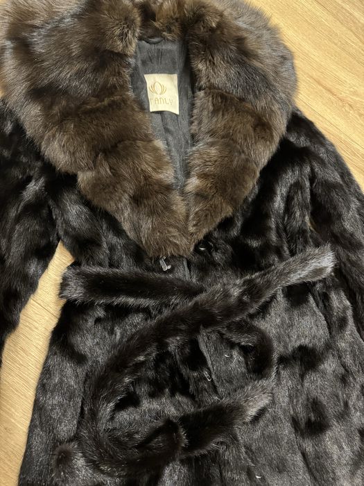 Норковая шуба с капюшоном из соболя