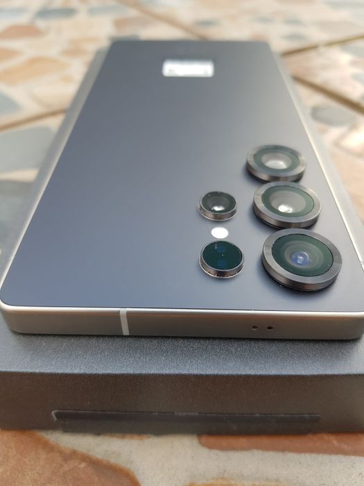 Vând Samsung galaxy S  25  Ultra