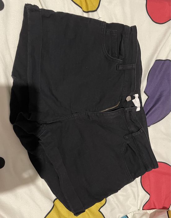 Pantaloni scurti, marimea 38