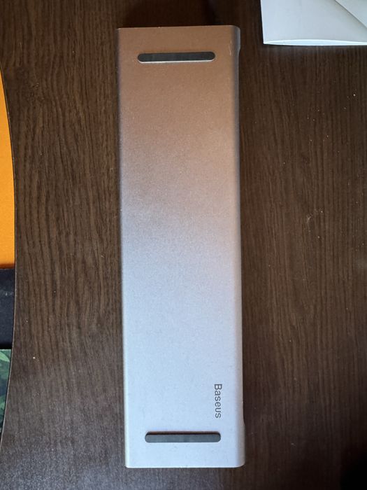 Продавам USB-C HUB Baseus C-C3UE2HVMS01 (11-в-1) – отлично състояние