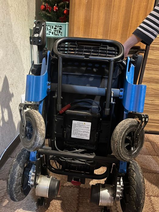 Электрическая инвалидная коляска