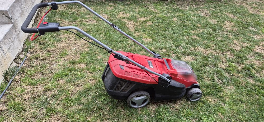 Masina de tuns gazon/iarba Einhell pe acumulatori.