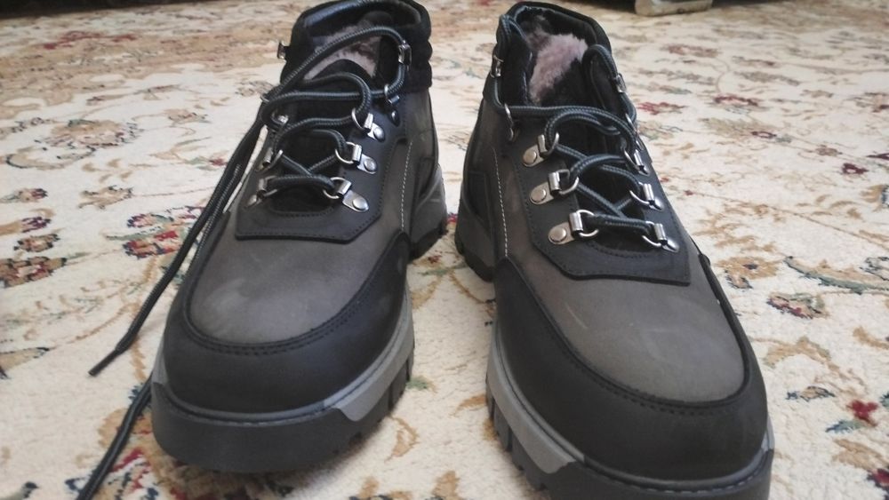 Продам зимнюю обувь