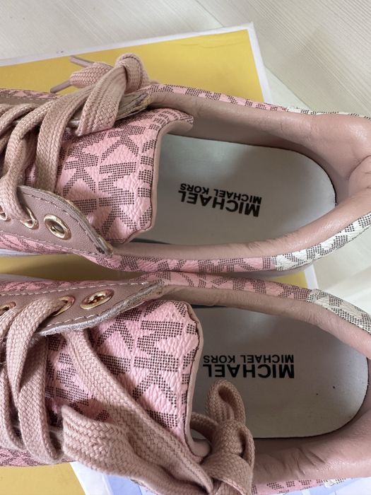 Продам женские кеды